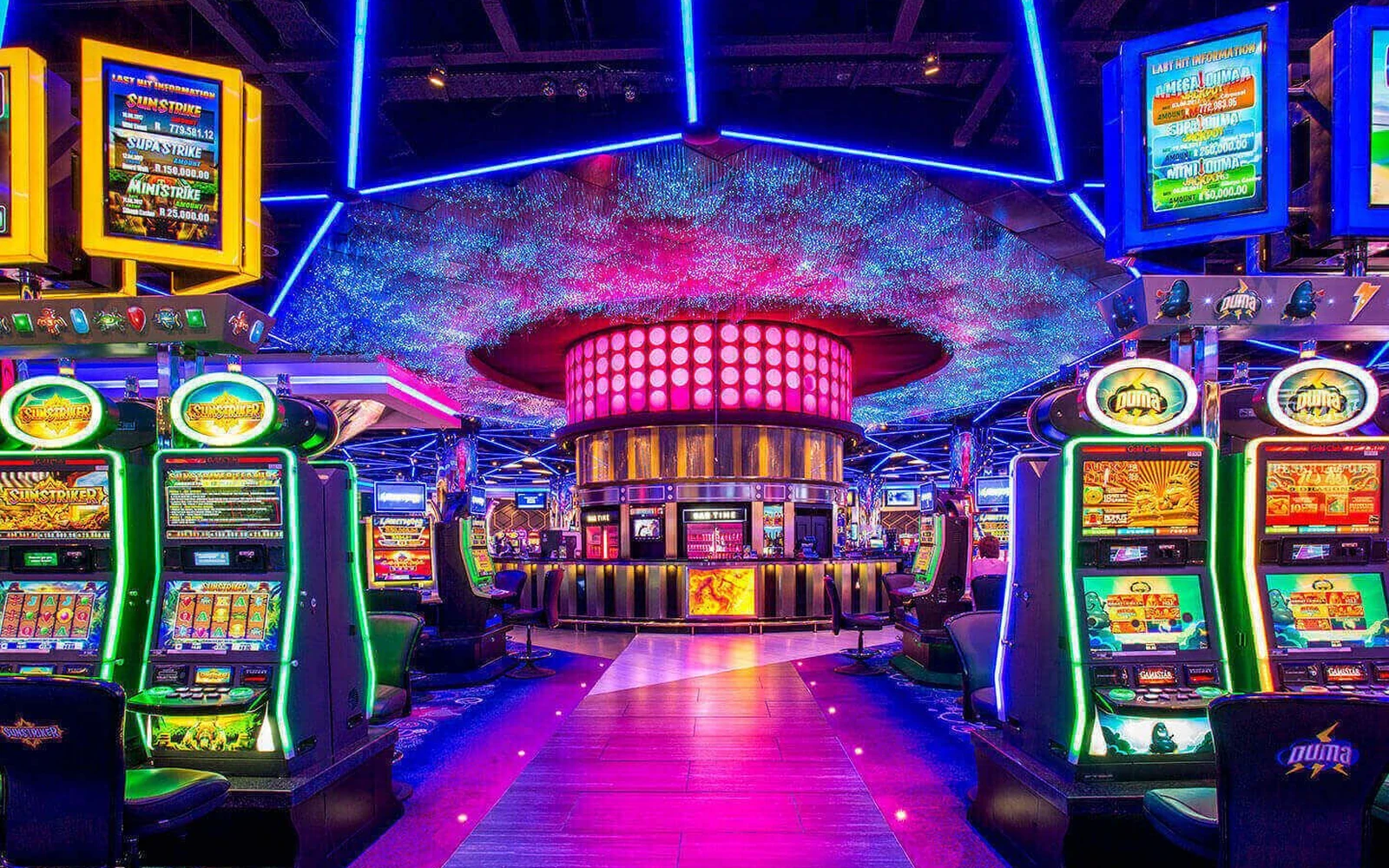 Layar slot video dengan reel dan fitur bonus